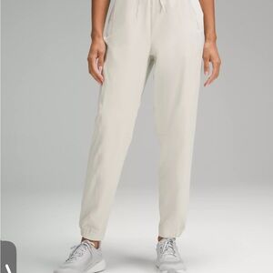 Lululemon license to train Jogger bone